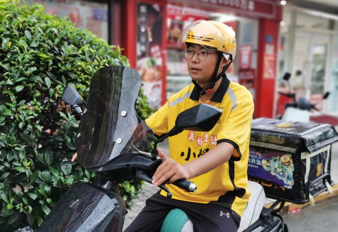 架交警：不是为难大家是为了安全尊龙凯时电动车不允许安装手机支(图3)